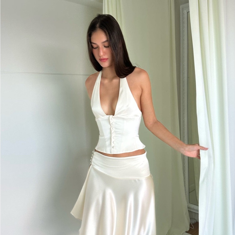 (NEW with Tag) Cherie Attire Ivory 100% Silk Halter Neck Butter Up Top.